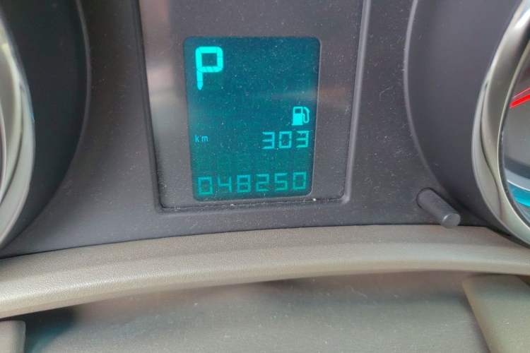Used Buick GT 2013 GT 1.6L Automatic Fashion Edition Odometer Close Up