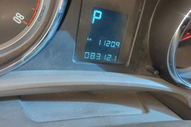 Used Buick GT 2013 GT 1.6L Automatic Fashion Edition Odometer Close Up