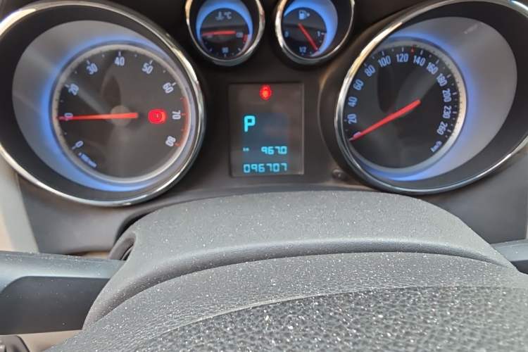 Used Buick GT 2013 XT 1.6L Automatic Fashion Edition Odometer Close Up