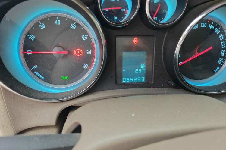 Used Buick GT 2013 GT 1.6L Manual Entry-Level Model Odometer Close Up