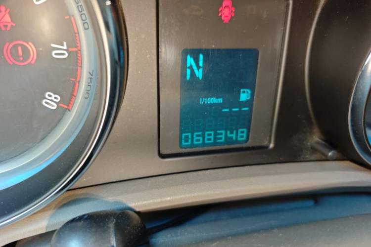 Used Buick GT 2013 GT 1.6L Automatic Fashion Edition Odometer Close Up
