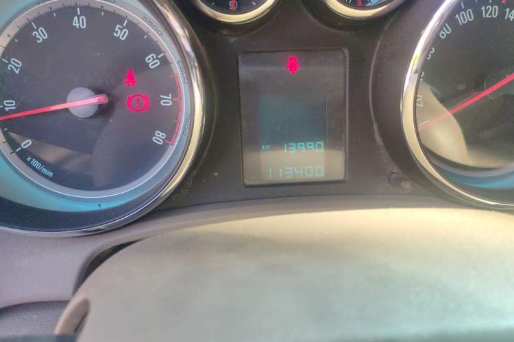Used Buick GT 2013 GT 1.6L Manual Entry-Level Model Odometer Close Up