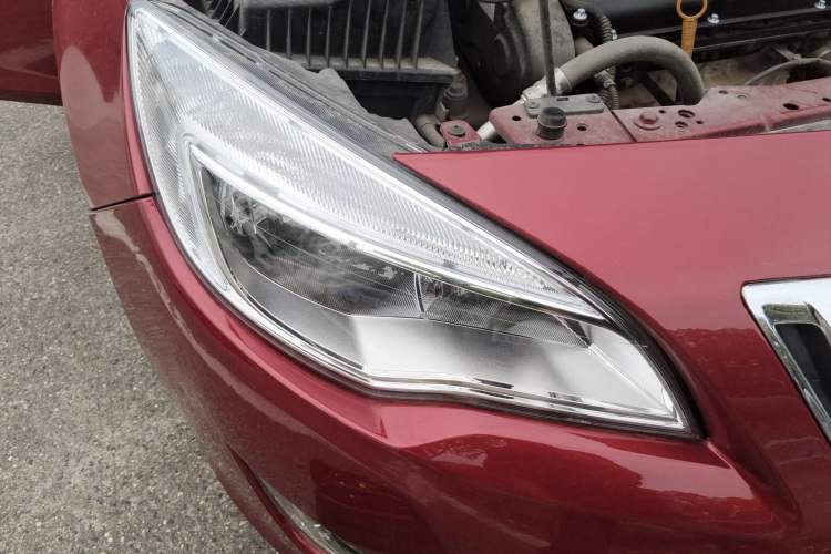 Used Buick GT 2013 XT 1.6L Automatic Fashion Edition Right Front Headlight