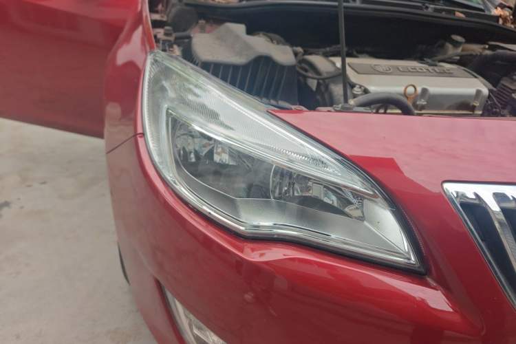 Used Buick GT 2013 XT 1.6L Automatic Fashion Edition Right Front Headlight