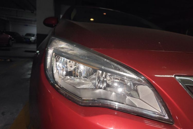 Used Buick GT 2013 XT 1.6L Automatic Comfort Edition Right Front Headlight