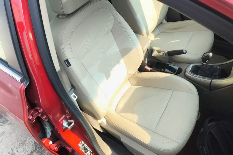 Used Buick GT 2013 GT 1.6L Manual Entry-Level Model Right Front Seat