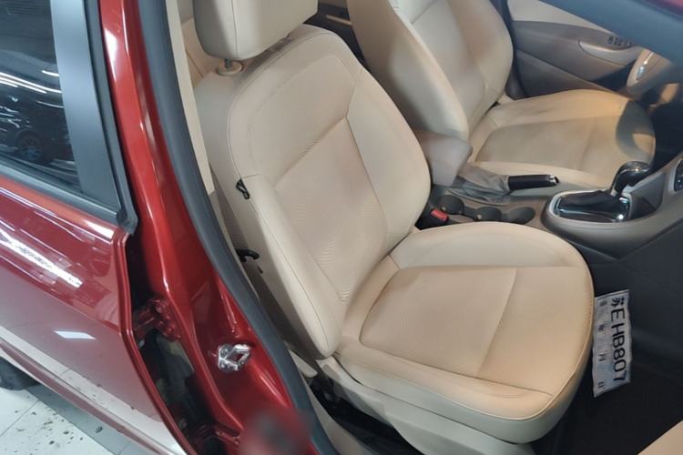 Used Buick GT 2013 GT 1.6L Automatic Fashion Edition Right Front Seat