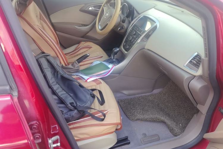 Used Buick GT 2013 GT 1.6L Automatic Fashion Edition Right Front Seat