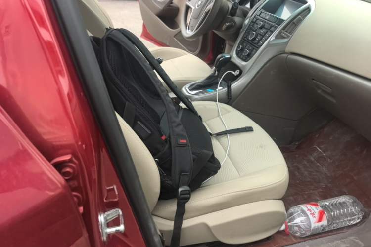 Used Buick GT 2013 GT 1.6L Automatic Fashion Edition Right Front Seat