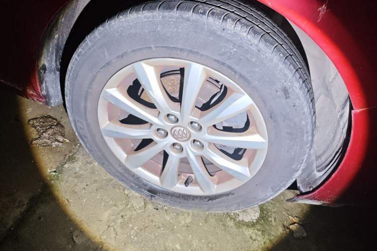 Used Buick GT 2013 GT 1.6L Manual Entry-Level Model Right Front Wheel Hub