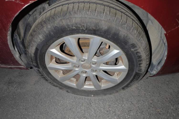 Used Buick GT 2013 GT 1.6L Automatic Fashion Edition Right Front Wheel Hub