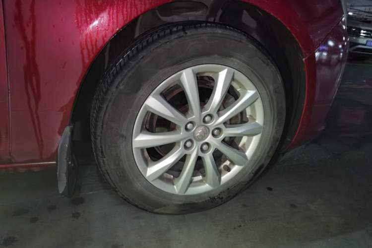 Used Buick GT 2013 GT 1.6L Automatic Fashion Edition Right Front Wheel Hub