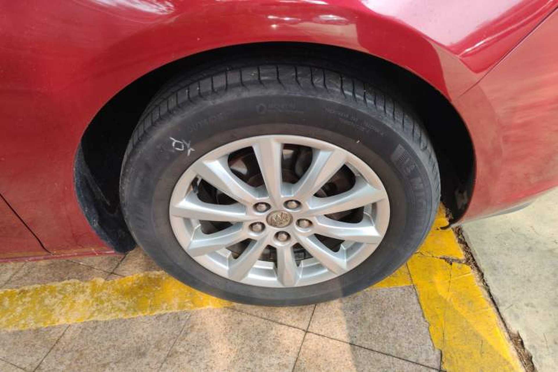 Used Buick GT 2013 GT 1.6L Automatic Fashion Edition Right Front Wheel Hub