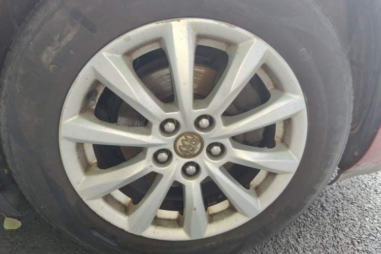 Used Buick GT 2013 GT 1.6L Automatic Fashion Edition Right Front Wheel Hub