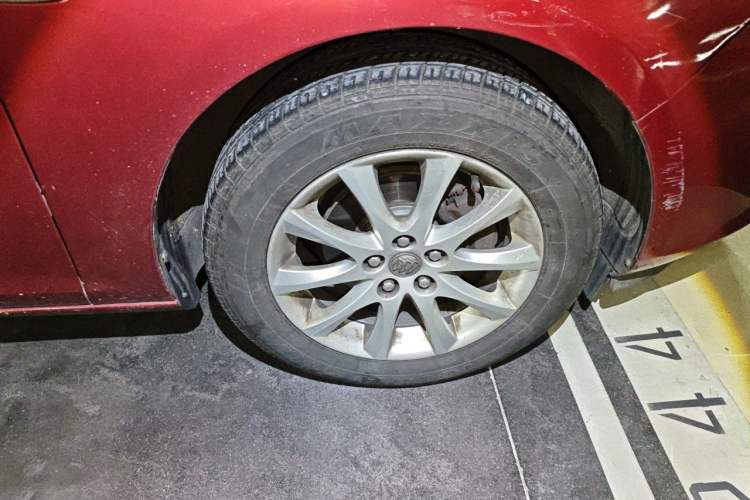 Used Buick GT 2013 XT 1.6L Automatic Fashion Edition Right Front Wheel Hub