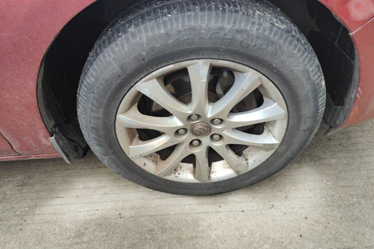 Used Buick GT 2013 XT 1.6L Automatic Fashion Edition Right Front Wheel Hub