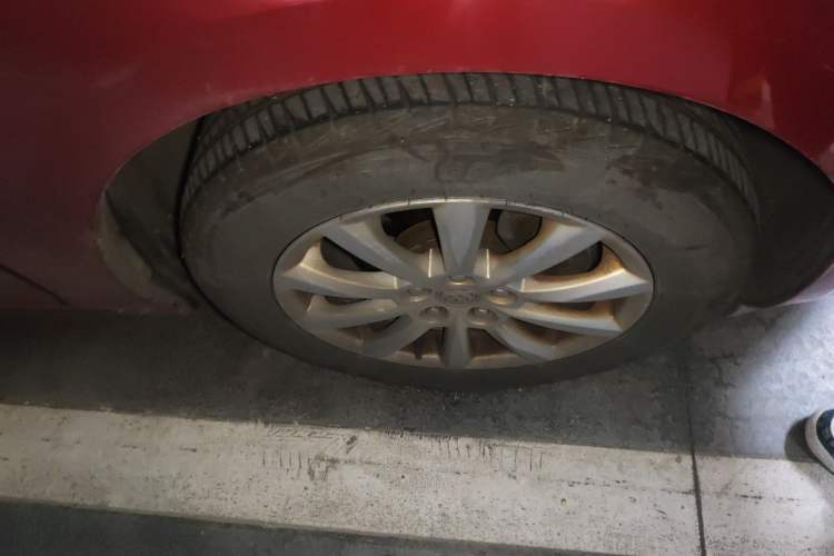 Used Buick GT 2013 GT 1.6L Automatic Comfort Edition Right Front Wheel Hub