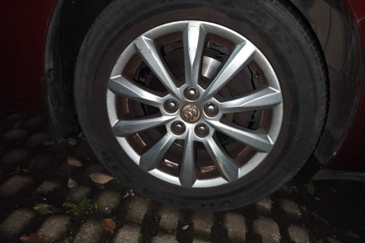 Used Buick GT 2013 GT 1.6L Automatic Fashion Edition Right Front Wheel Hub