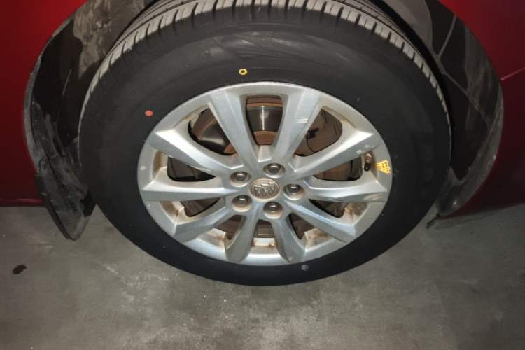 Used Buick GT 2013 GT 1.6L Automatic Fashion Edition Right Front Wheel Hub