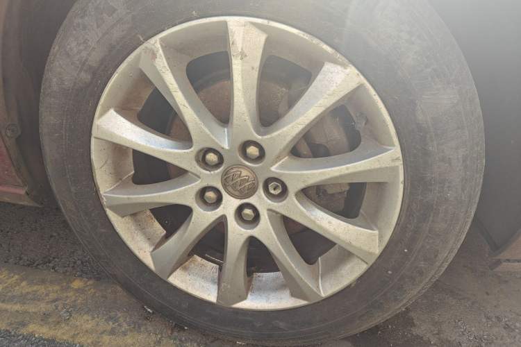 Used Buick GT 2013 XT 1.6L Automatic Fashion Edition Right Front Wheel Hub