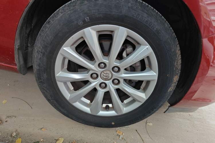 Used Buick GT 2013 GT 1.6L Automatic Fashion Edition Right Front Wheel Hub