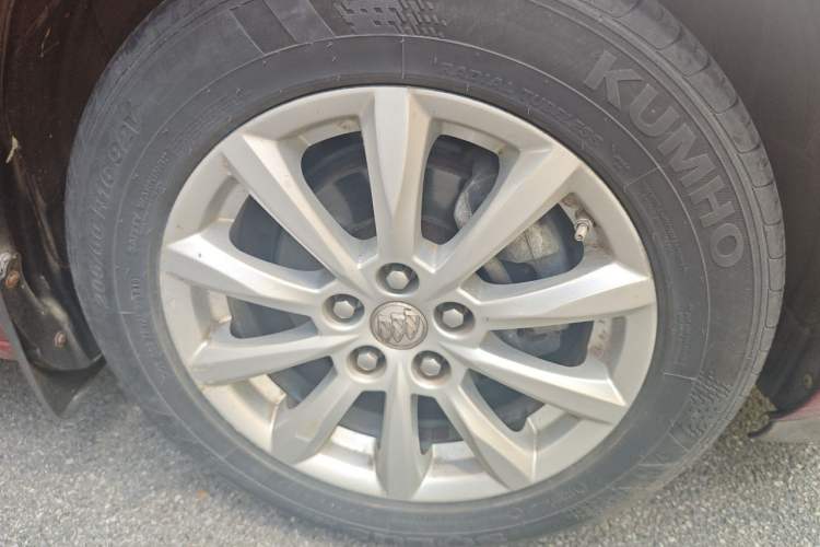 Used Buick GT 2013 GT 1.6L Automatic Fashion Edition Right Front Wheel Hub