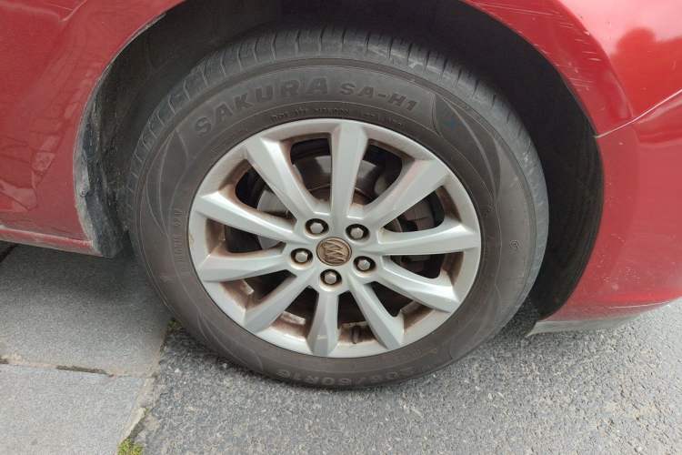 Used Buick GT 2013 GT 1.6L Automatic Comfort Edition Right Front Wheel Hub