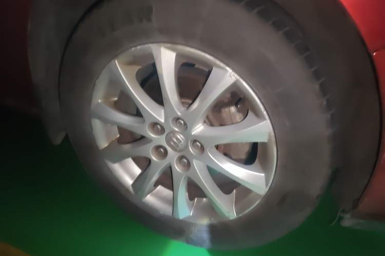 Used Buick GT 2013 XT 1.6L Automatic Fashion Edition Right Front Wheel Hub