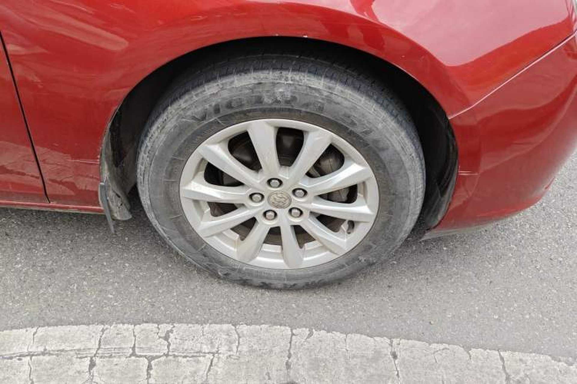 Used Buick GT 2013 GT 1.6L Automatic Comfort Edition Right Front Wheel Hub