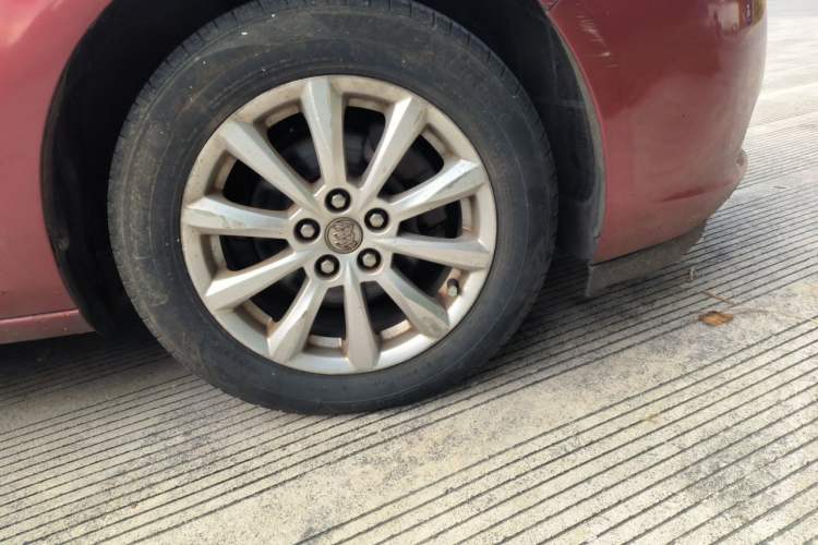 Used Buick GT 2013 GT 1.6L Automatic Comfort Edition Right Front Wheel Hub