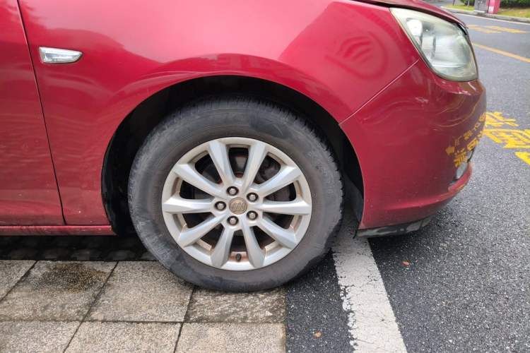 Used Buick GT 2013 GT 1.6L Automatic Fashion Edition Right Front Wheel Hub