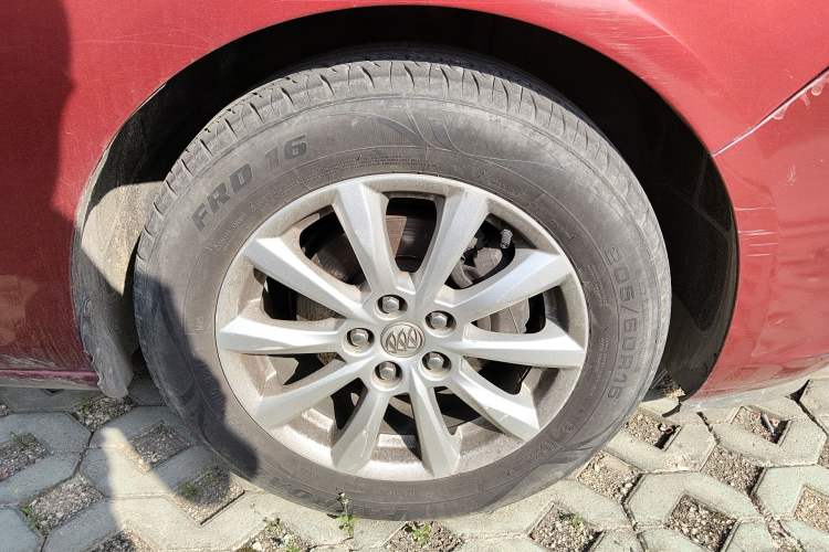 Used Buick GT 2013 GT 1.6L Manual Entry-Level Model Right Front Wheel Hub