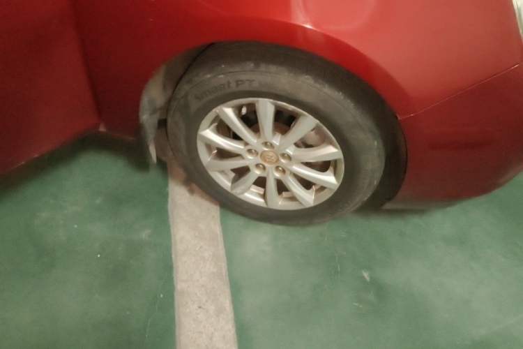 Used Buick GT 2013 GT 1.6L Automatic Comfort Edition Right Front Wheel Hub