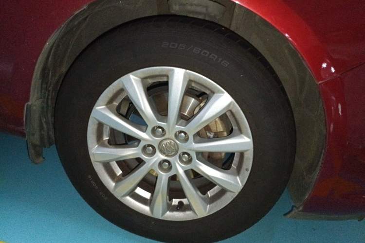 Used Buick GT 2013 GT 1.6L Automatic Fashion Edition Right Front Wheel Hub