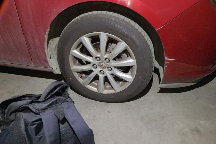 Used Buick GT 2013 GT 1.6L Manual Entry-Level Model Right Front Wheel Hub