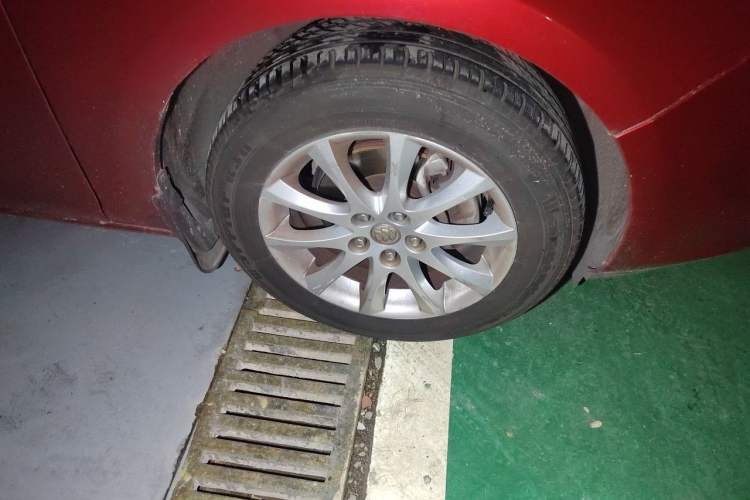 Used Buick GT 2013 XT 1.6L Automatic Fashion Edition Right Front Wheel Hub