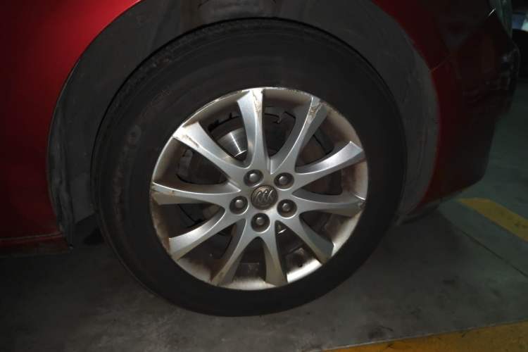 Used Buick GT 2013 XT 1.6L Automatic Comfort Edition Right Front Wheel Hub
