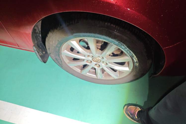 Used Buick GT 2013 GT 1.6L Automatic Fashion Edition Right Front Wheel Hub