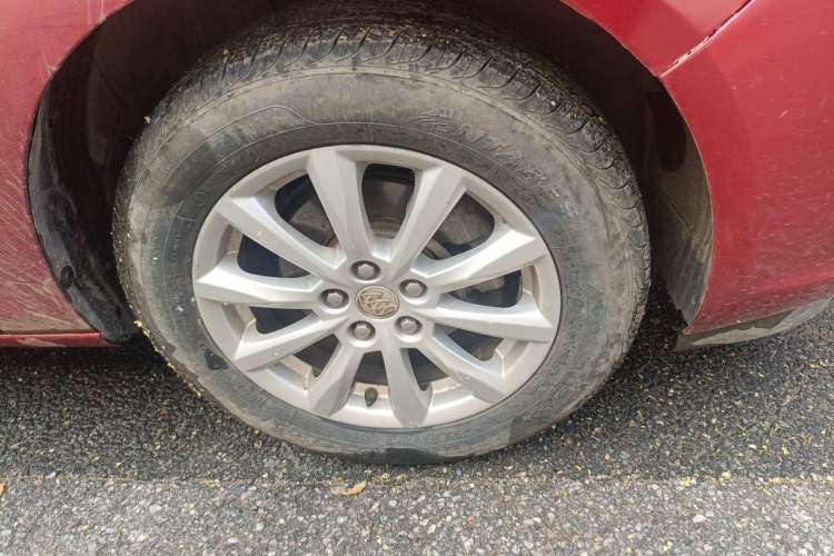 Used Buick GT 2013 GT 1.6L Manual Entry-Level Model Right Front Wheel Hub