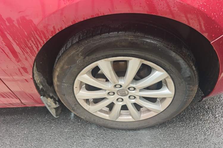 Used Buick GT 2013 GT 1.6L Manual Entry-Level Model Right Front Wheel Hub