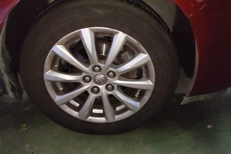 Used Buick GT 2013 GT 1.8L Automatic Fashion Edition Right Front Wheel Hub