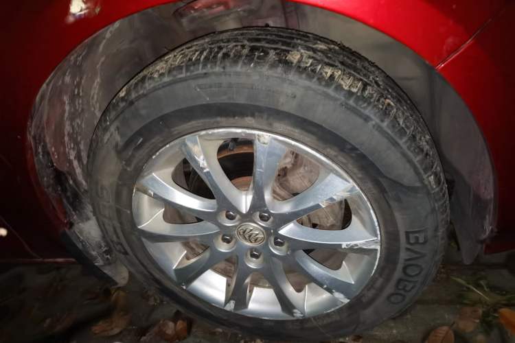 Used Buick GT 2013 XT 1.6L Automatic Fashion Edition Right Front Wheel Hub