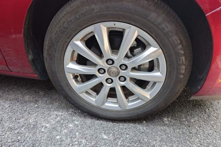 Used Buick GT 2013 GT 1.6L Automatic Fashion Edition Right Front Wheel Hub