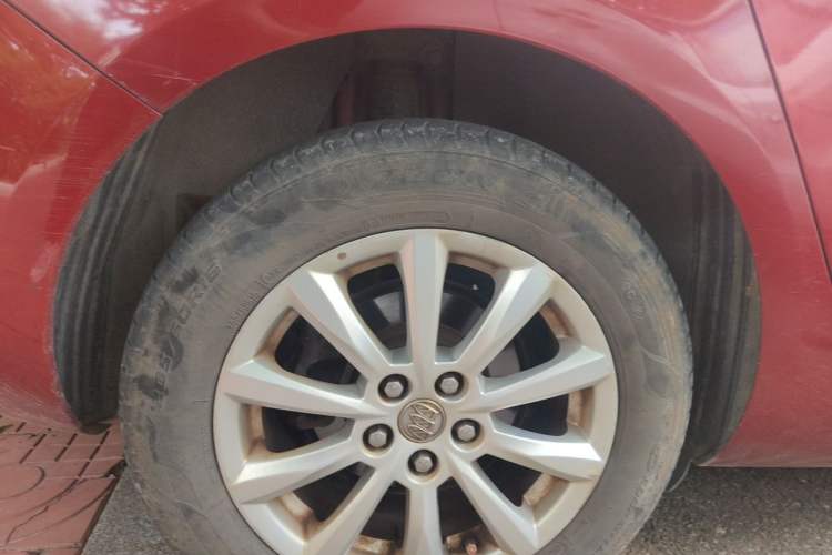 Used Buick GT 2013 GT 1.6L Manual Entry-Level Model Right Front Wheel Hub