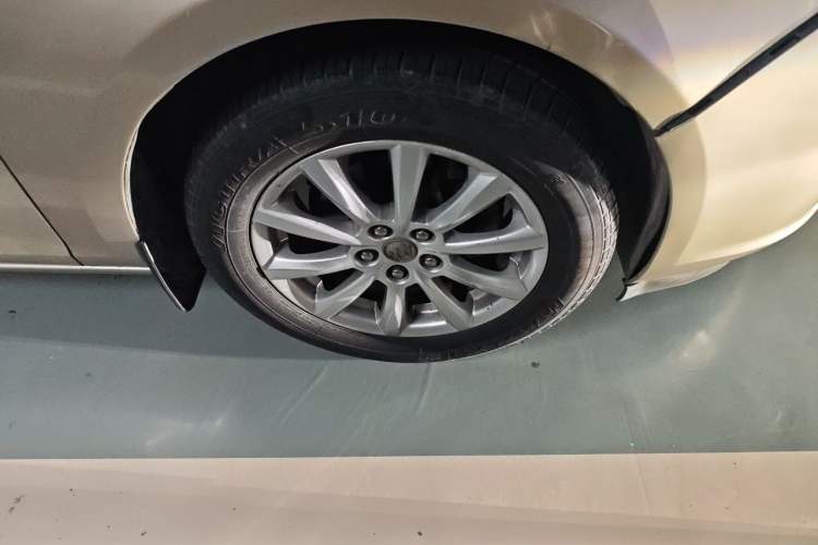 Used Buick GT 2013 GT 1.6L Automatic Fashion Edition Right Front Wheel Hub