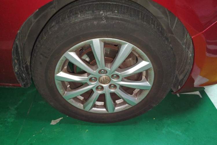Used Buick GT 2013 GT 1.6L Automatic Fashion Edition Right Front Wheel Hub