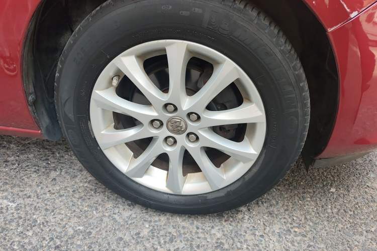 Used Buick GT 2013 XT 1.6L Automatic Fashion Edition Right Front Wheel Hub
