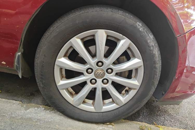 Used Buick GT 2013 GT 1.6L Automatic Fashion Edition Right Front Wheel Hub