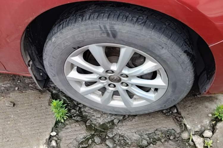 Used Buick GT 2013 GT 1.6L Automatic Fashion Edition Right Front Wheel Hub