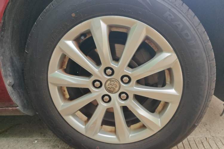 Used Buick GT 2013 GT 1.6L Automatic Fashion Edition Right Front Wheel Hub